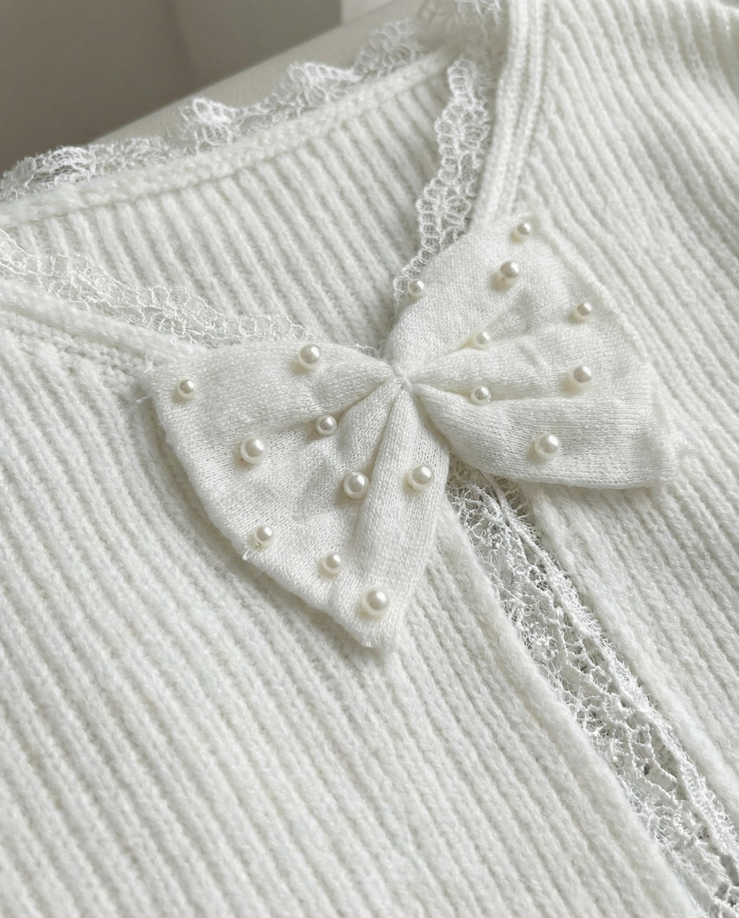 Sweter z Koronkowym Wykończeniem Amelia